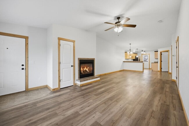 Building Photo - 2 Bed 2 Bath Condo - Near Shopping!