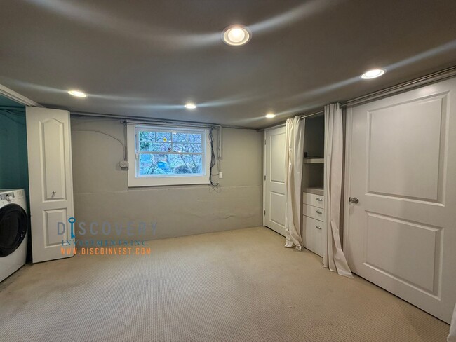 Building Photo - Lakeshore Craftsman with Detached Cottage and Versatile Bonus Rooms