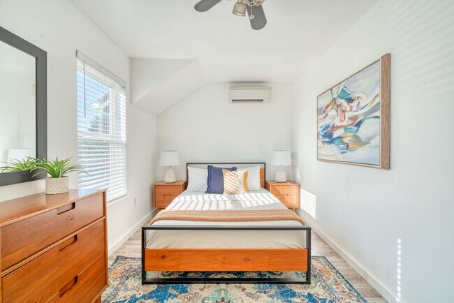 Building Photo - 5040 NE 18th Ave