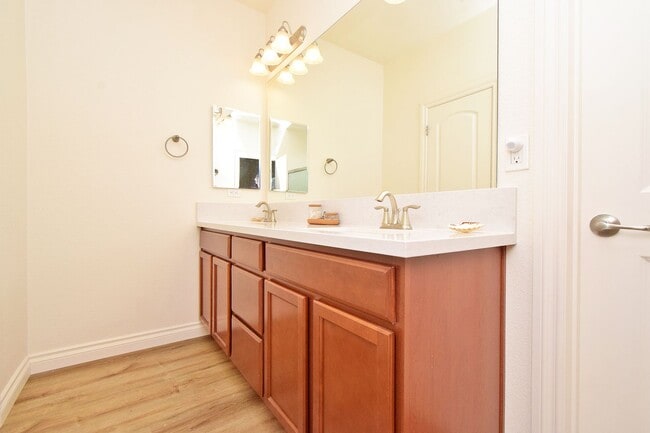 Building Photo - 18662 Ginny Crk Ct