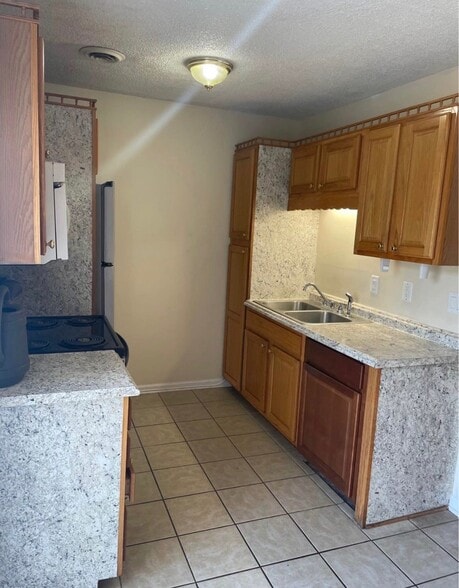 Building Photo - 107 Hickory Ln
