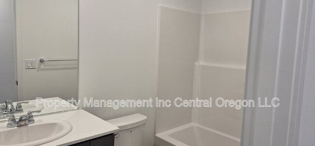 Building Photo - 1349 NE Cobbleridge Lp