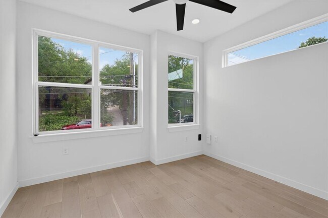 Building Photo - 5305 Ledesma Rd