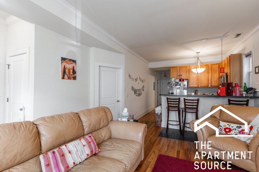 Building Photo - 1314 W Roscoe St