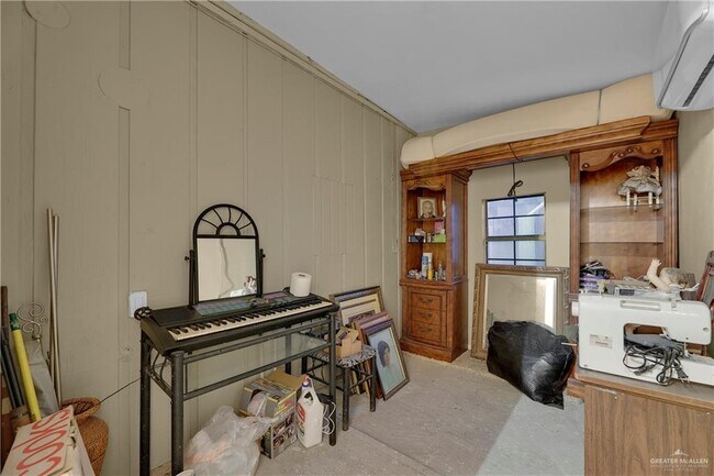 Building Photo - 1814 Mimosa St