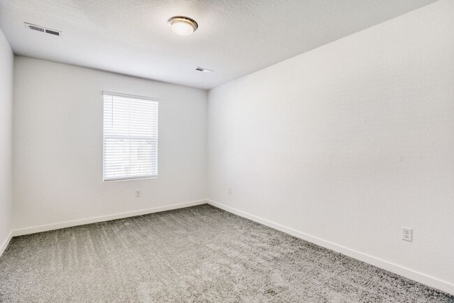 Building Photo - 3 Bedroom 3 Bath Home in Thornton Available Now!!