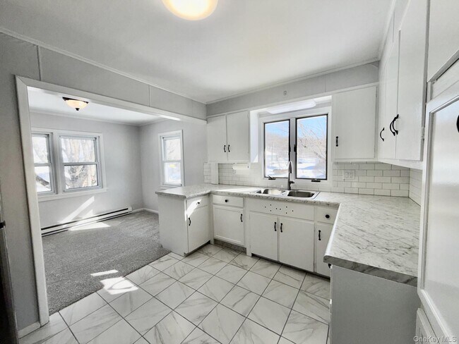 Building Photo - 375 NY-292