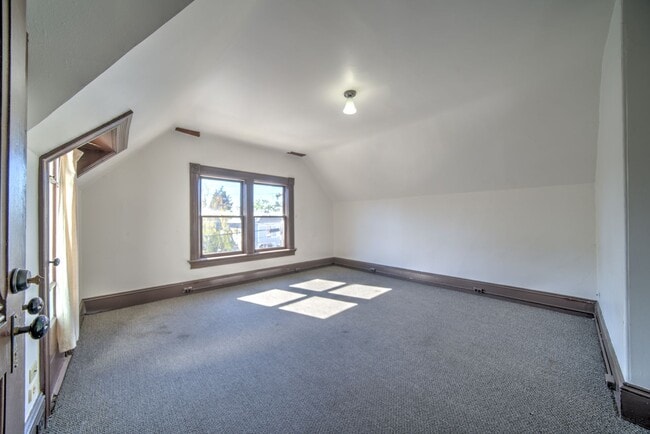 Building Photo - 2225 Blake St