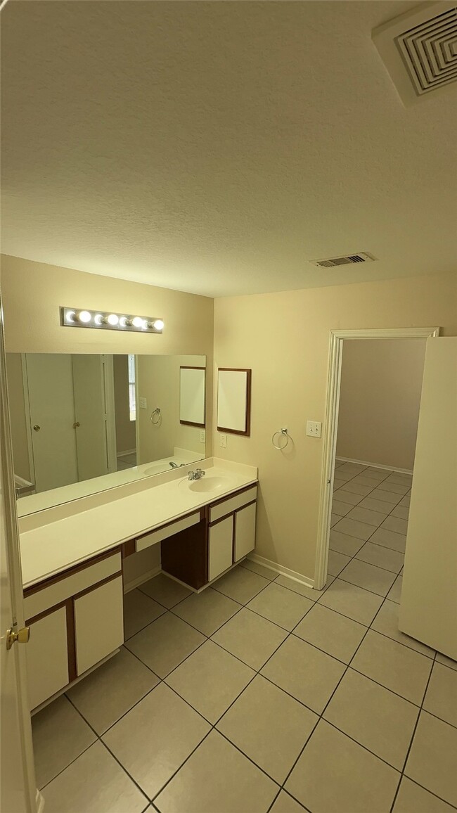 Building Photo - 1103 Laurel Chase Tr