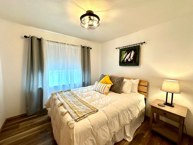 Building Photo - FURNISHED SOLDOTNA RANCH