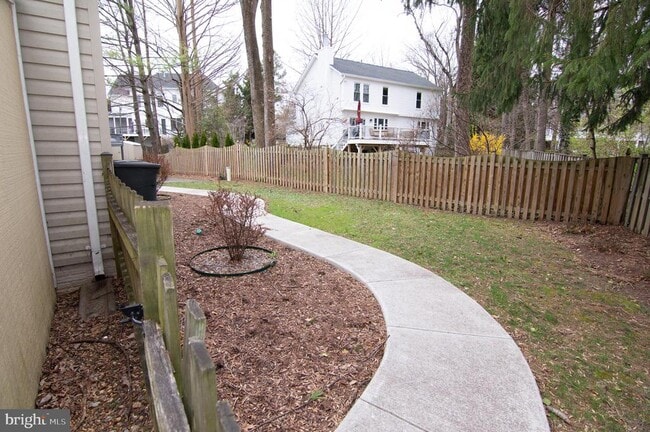 Building Photo - 404 Talahi Rd SE