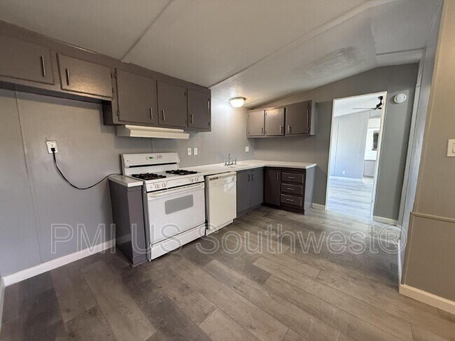 Building Photo - 314 Riverwood Ln