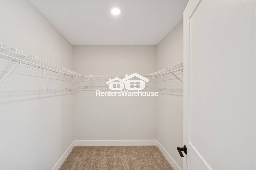 Building Photo - 3413 Douglas Dr N