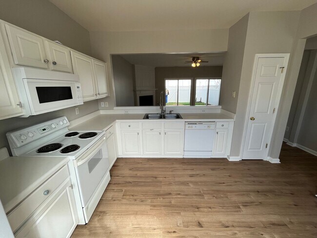 Building Photo - 5324 Glen Canyon Rd