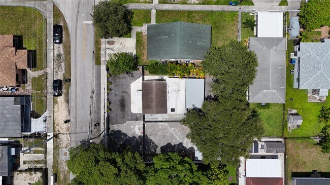Building Photo - 5725 NW 24th Ave