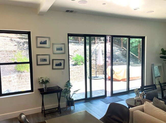 Building Photo - 6 Linda Vista