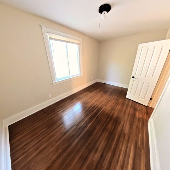Building Photo - 308-310-310 Crosman Terrace