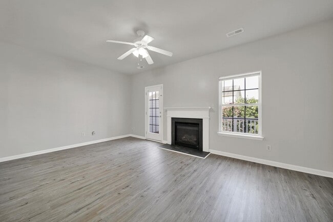 Building Photo - Lovely 3 Bed 2.5 Bath Townhome in Mint Hill!