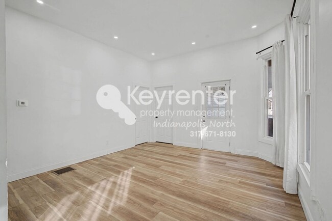 Building Photo - 906 Villa Ave