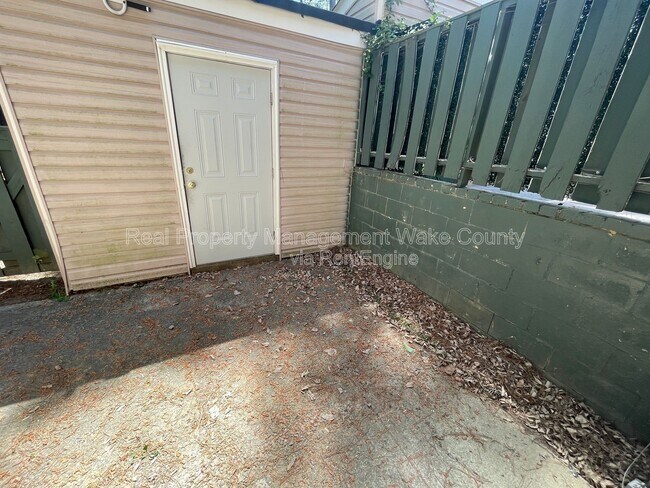 Building Photo - 4702 Walden Pond Dr