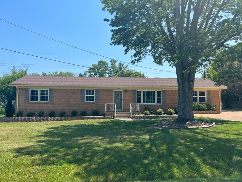 Primary Photo - 864 Ashwood Dr