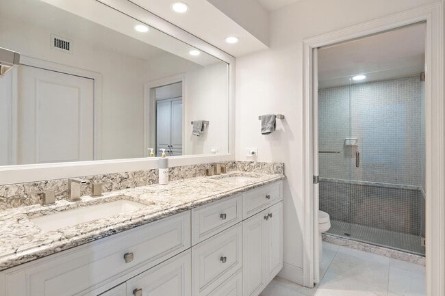 Building Photo - 5380 N Ocean Dr