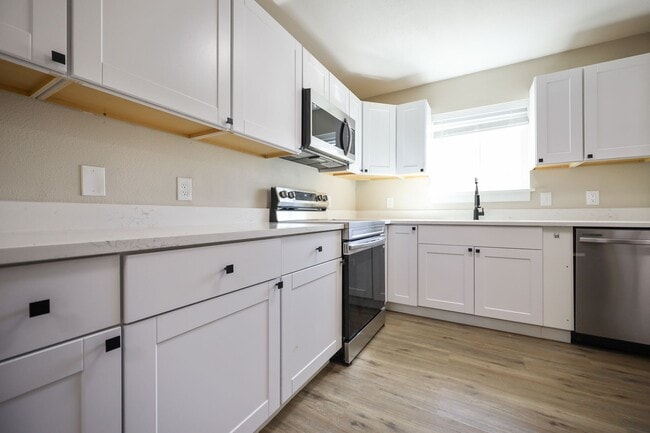 Building Photo - 2-Bedroom Duplex in SE Portland