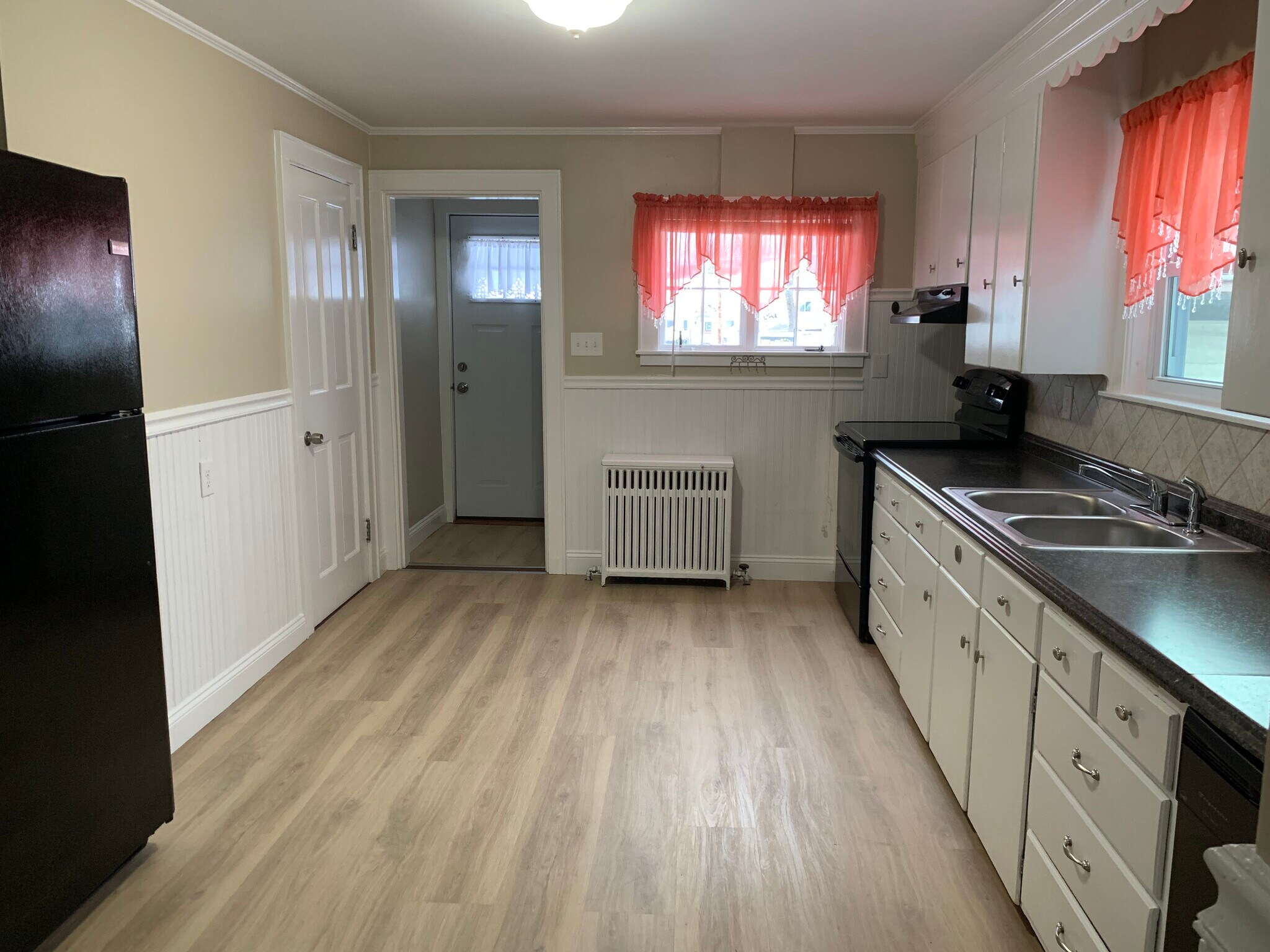 Building Photo - 8 Walnut St