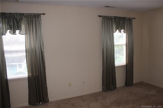 Building Photo - 127 Springbrook Dr