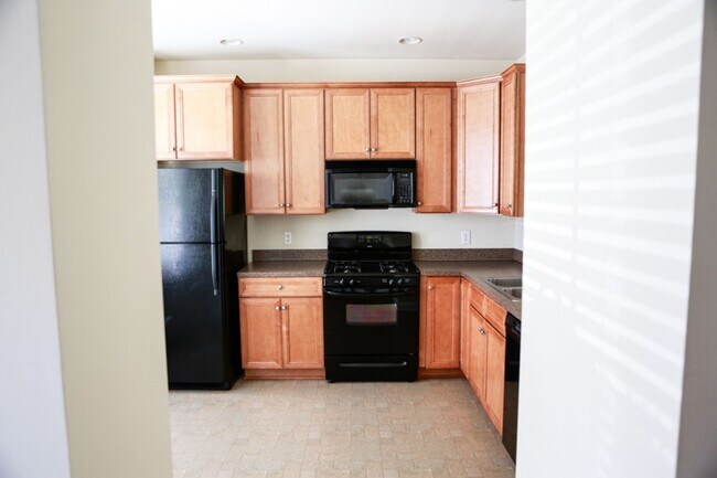 Building Photo - Spacious Melbourne Park Townhome