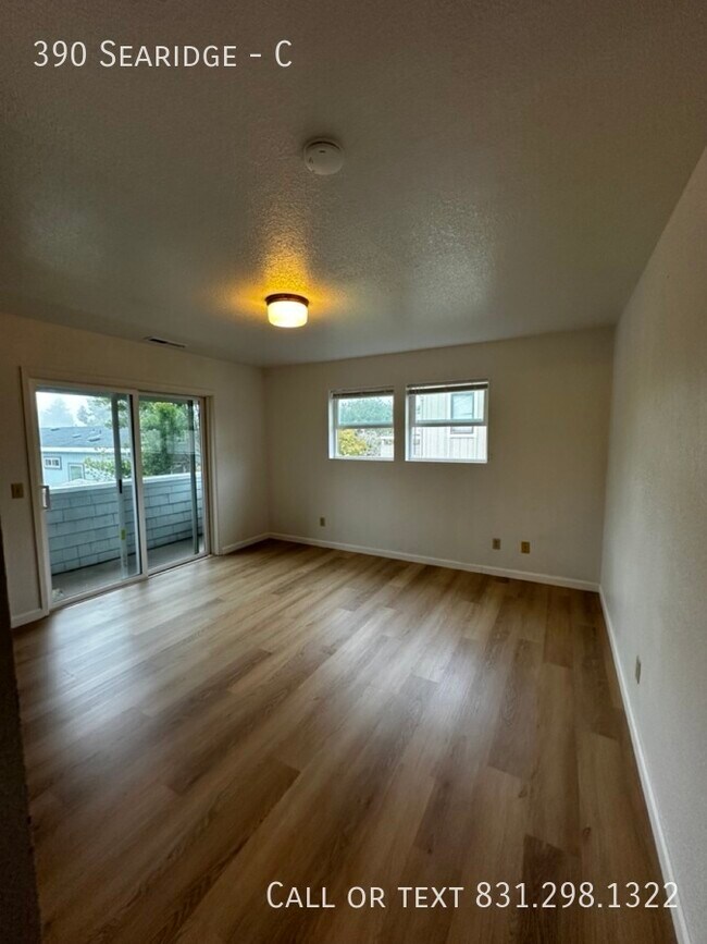 Building Photo - 390 Searidge-C