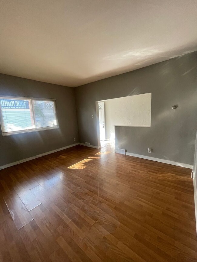 Building Photo - Single Family House in Mt Washington Avail...