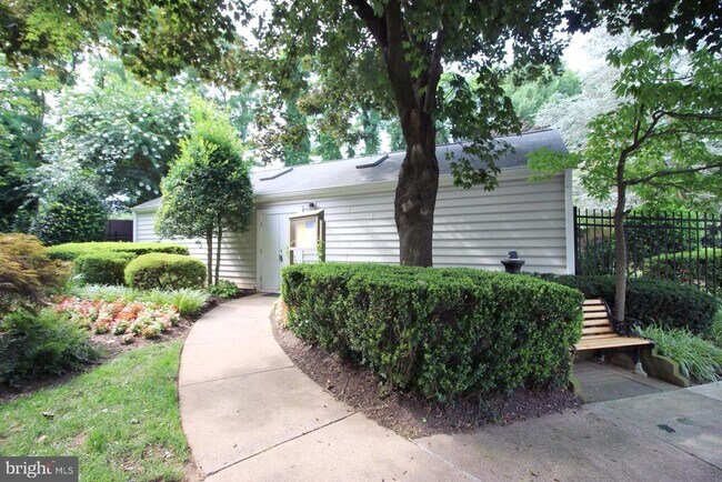 Building Photo - 10118 Oakton Terrace Rd