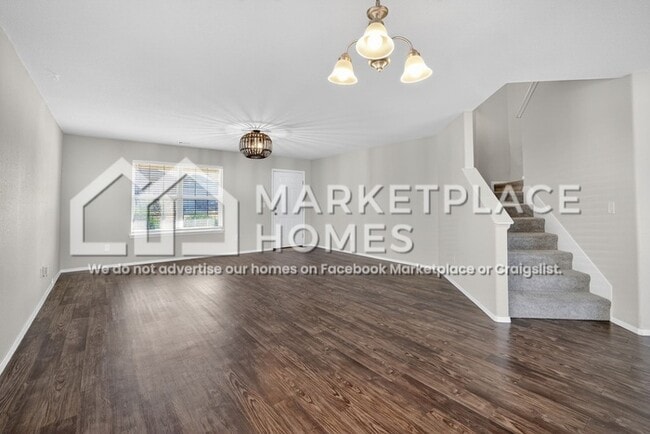 Building Photo - 904 SW Loudon Dr