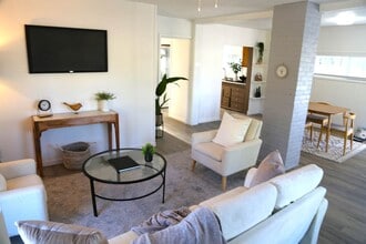 Building Photo - 2bed/1bath with a shop