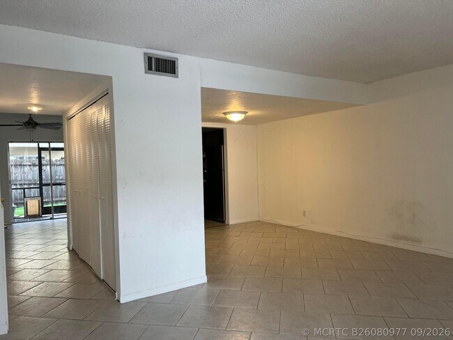 Building Photo - 6542 SW 41st St