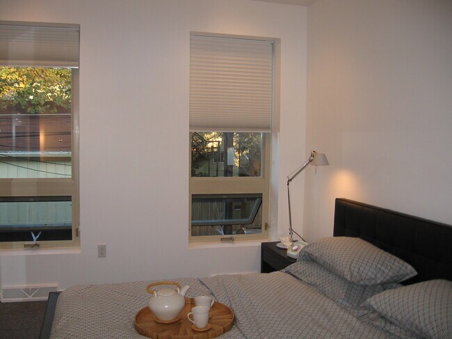 Front Bedroom - 362 1/2 Lamont Pl
