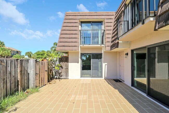 Building Photo - 2324 23rd Ct