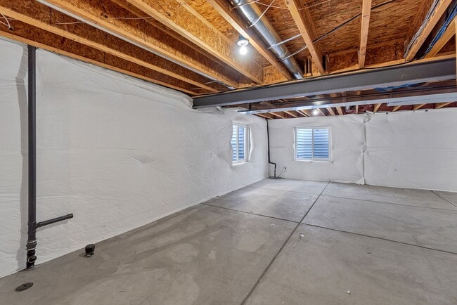 Building Photo - Beautiful 2 Story Home!