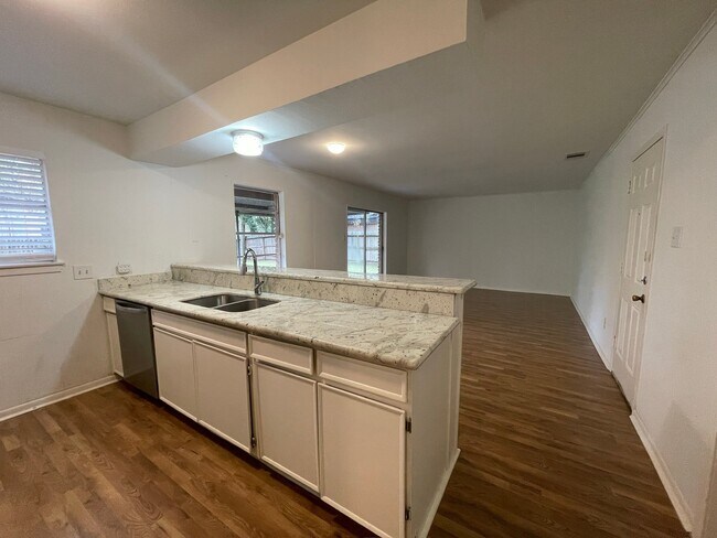 Building Photo - 7219 Tanager St