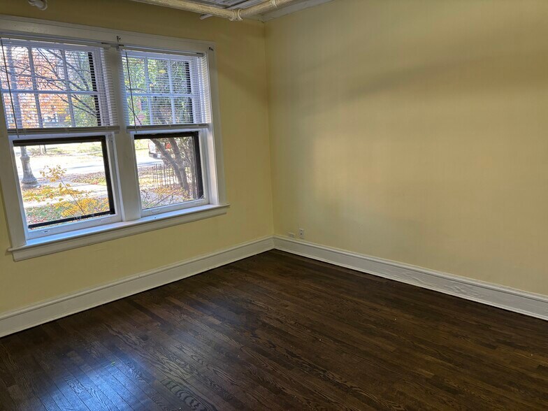 Building Photo - 544 Sheridan Rd