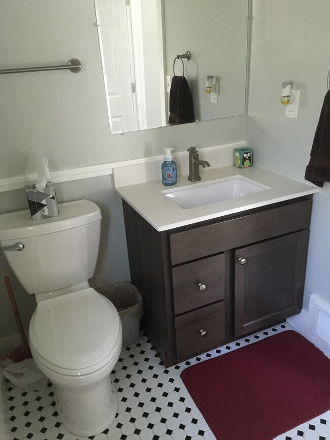 Building Photo - 231 Jones St