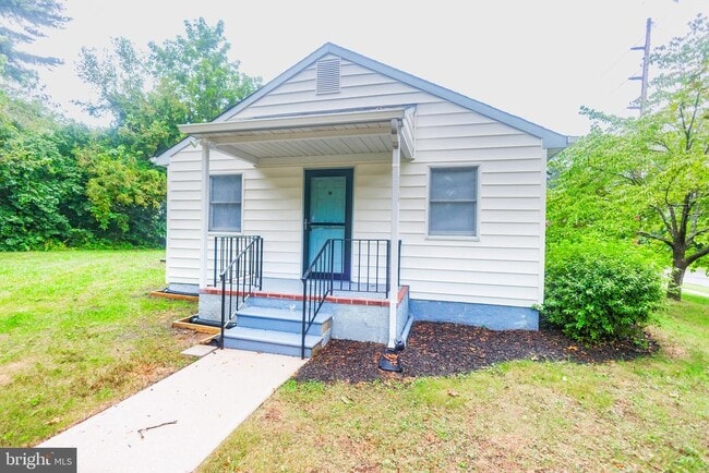 Building Photo - 203 Girard Rd N