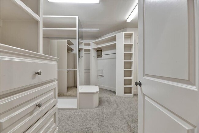 Building Photo - 4631 Regent Manor Dr