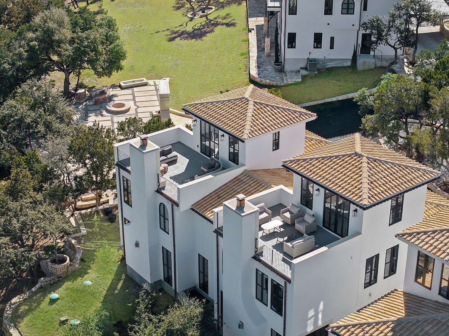 Building Photo - 2701 Bumble Bee Dr