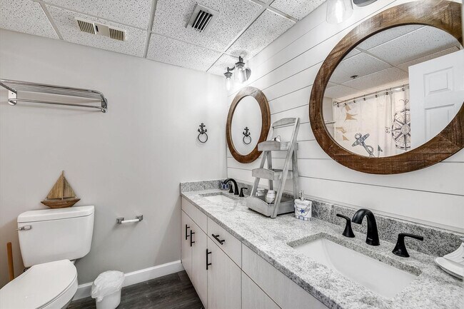 Building Photo - 10515 Front Beach Rd