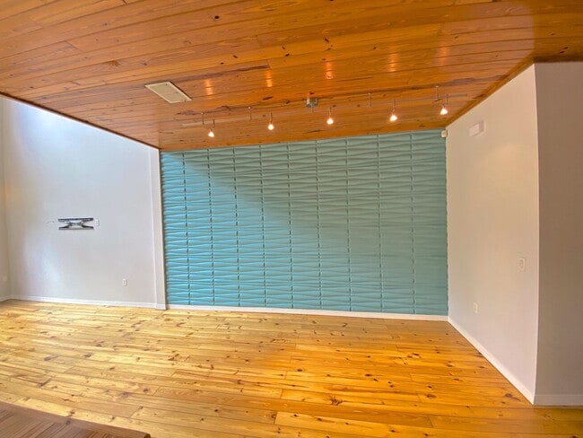 Building Photo - Stunning and Unique Luxury Town Home for Rent in the heart of sought after SODO!