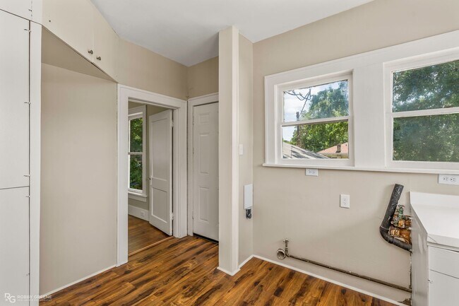 Building Photo - 2 bedroom duplex