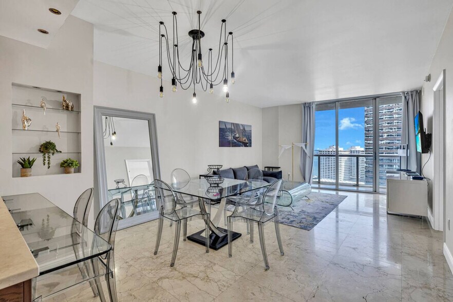 Building Photo - 481 Brickell Ave