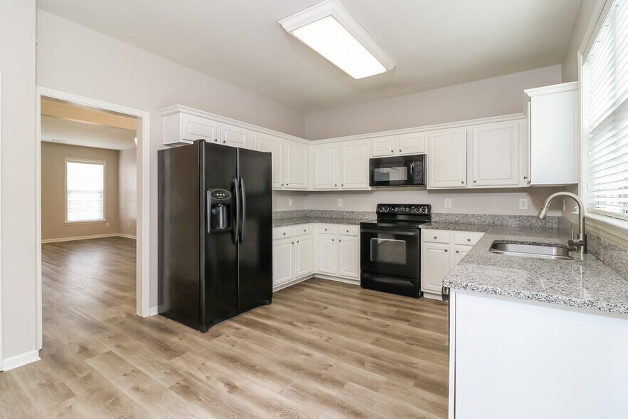 Building Photo - 6285 Whirlaway Dr